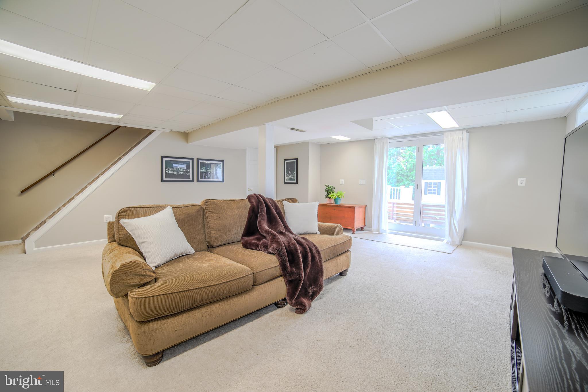 345 Crescent Hill Dr