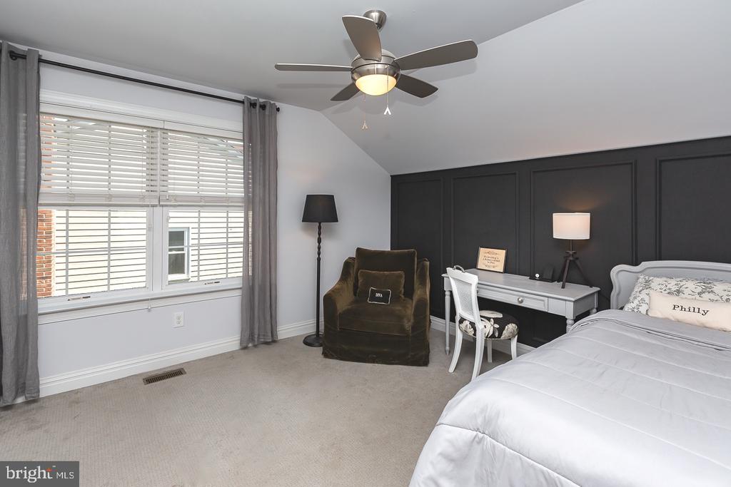 326 Kenmore Rd