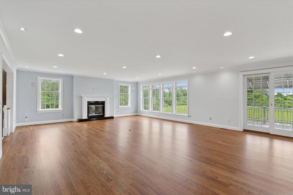 1104 Clover Ln
