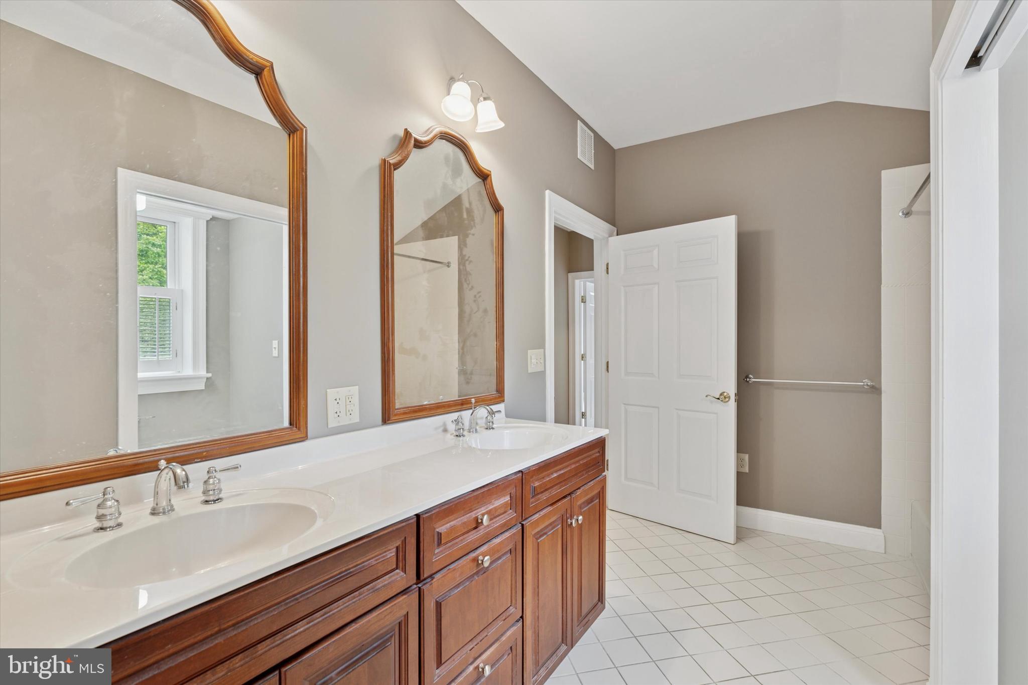 1104 Clover Ln