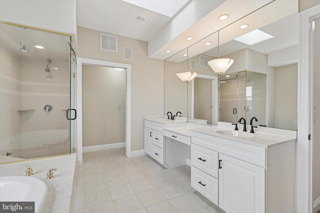 1104 Clover Ln