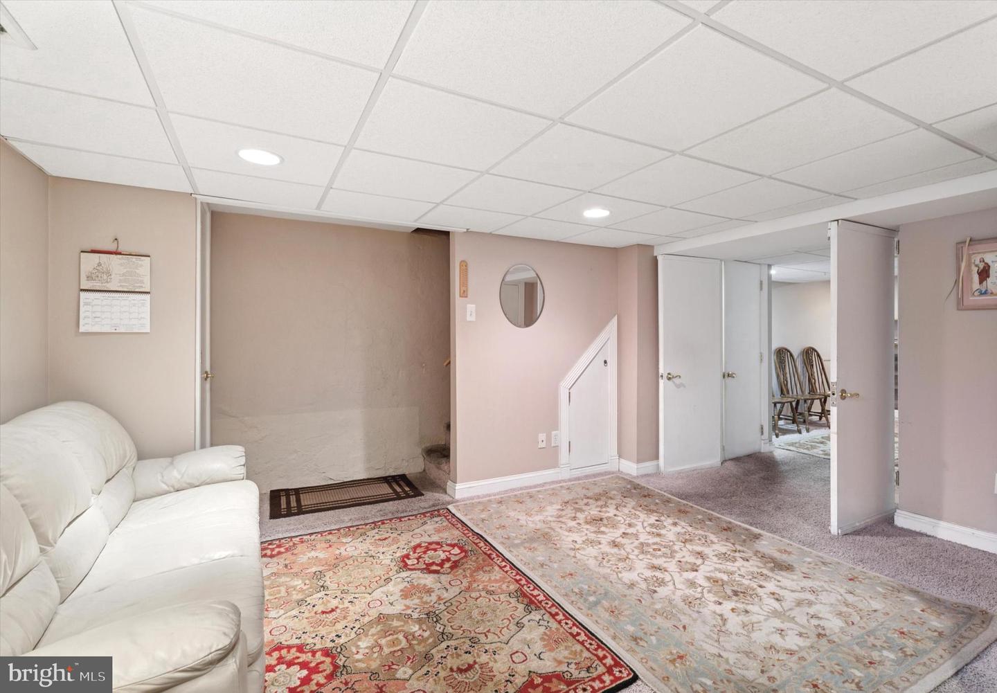 4937 Woodland Ave