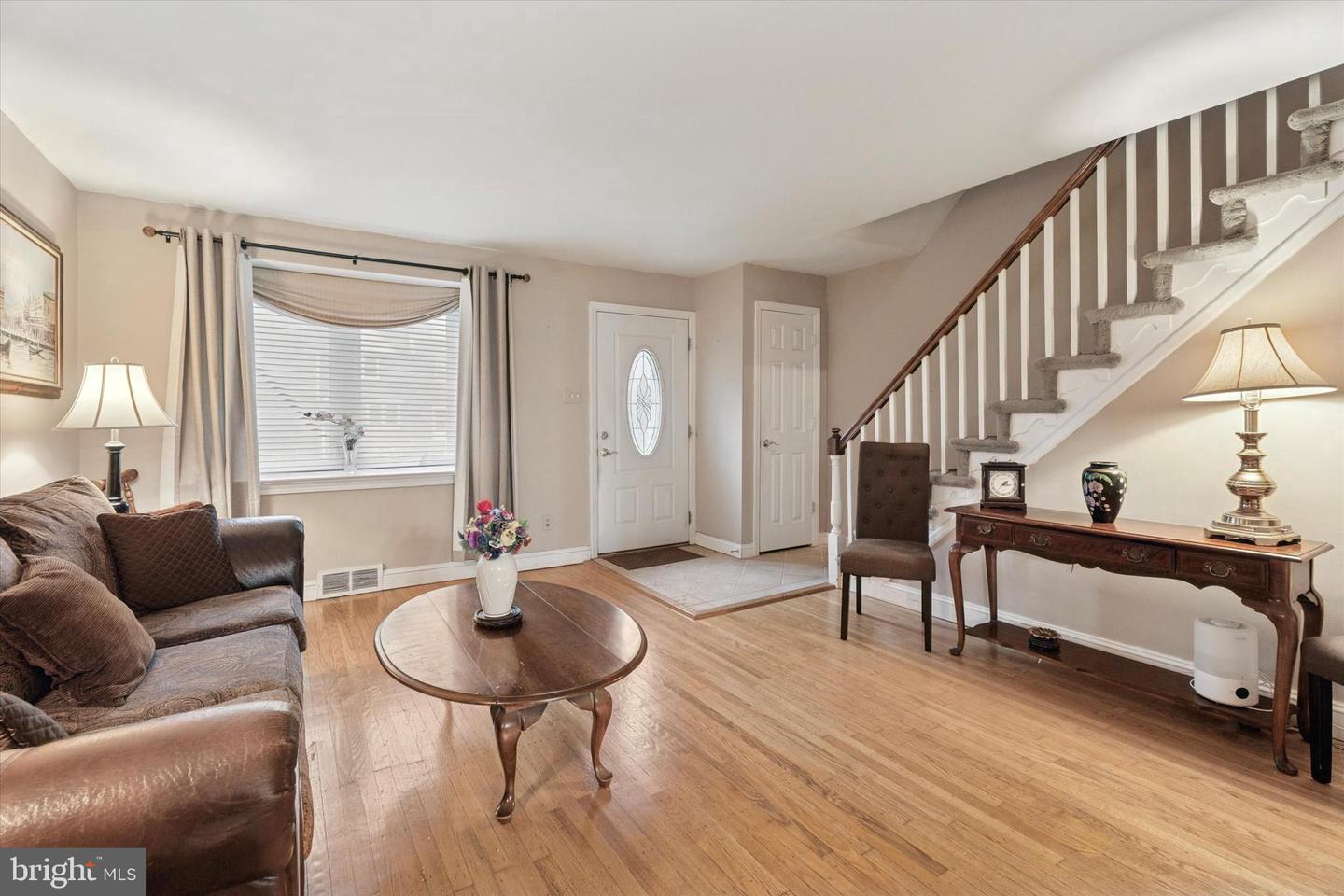4937 Woodland Ave