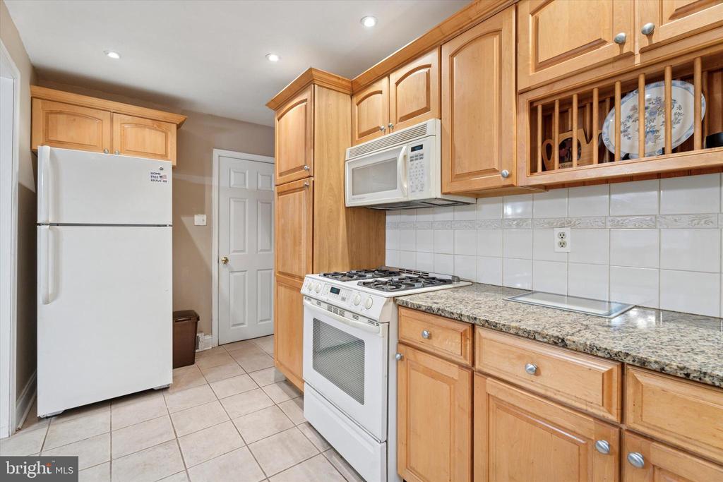 4937 Woodland Ave