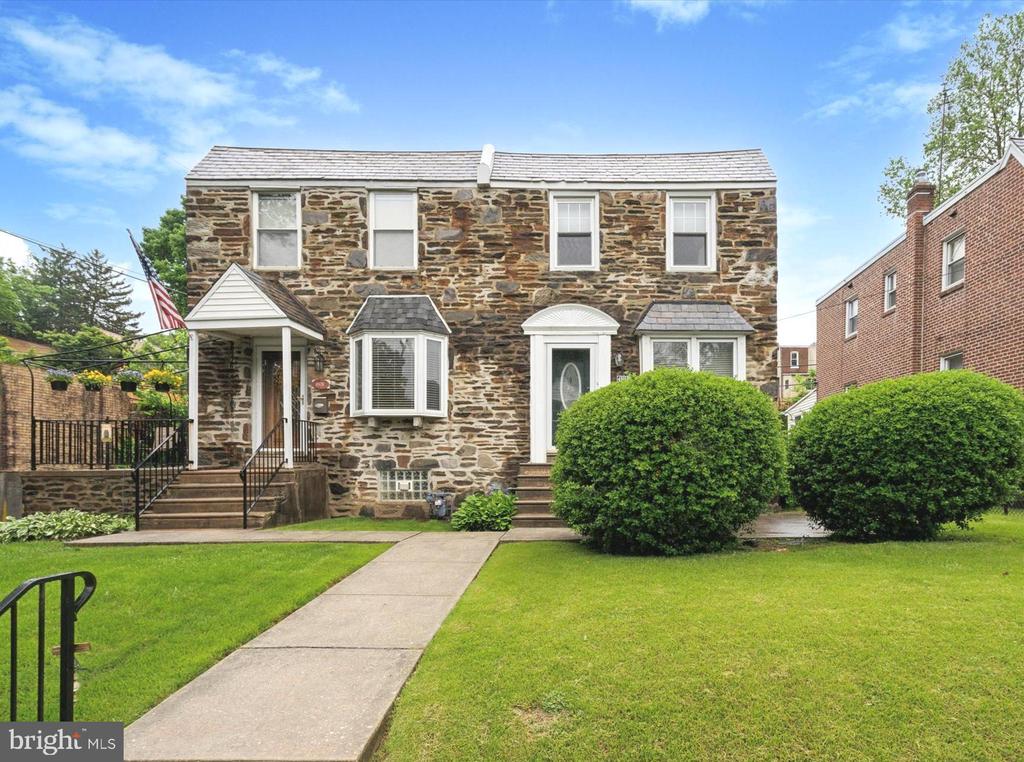 4937 Woodland Ave
