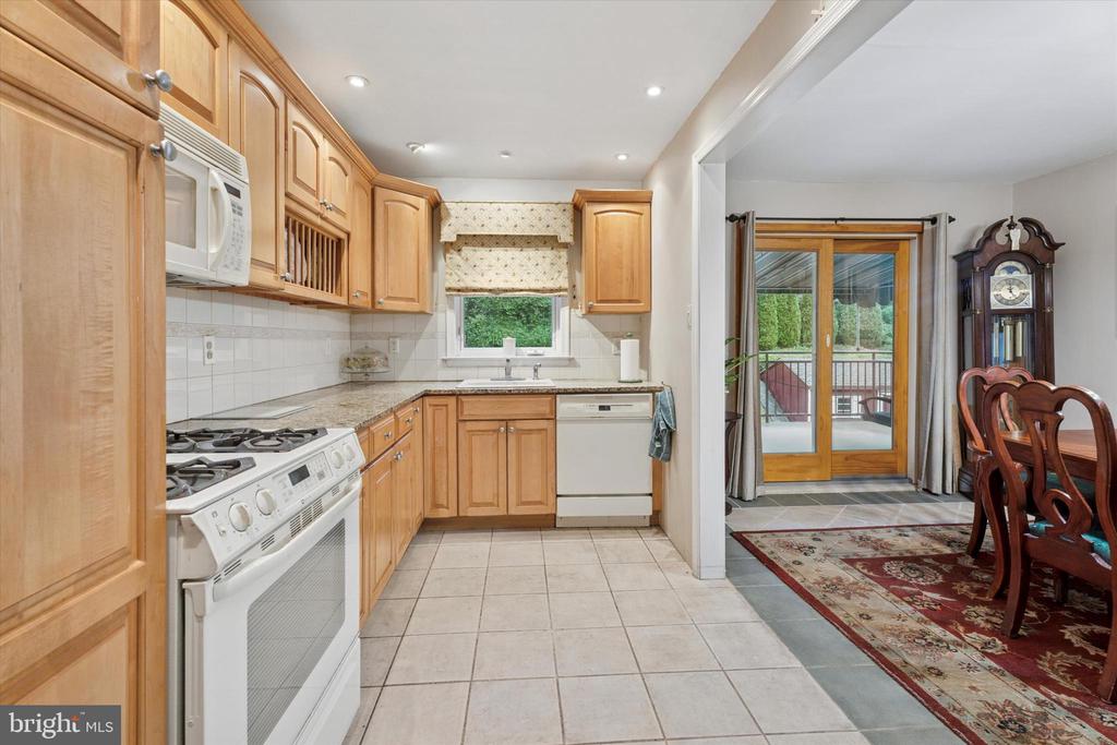4937 Woodland Ave