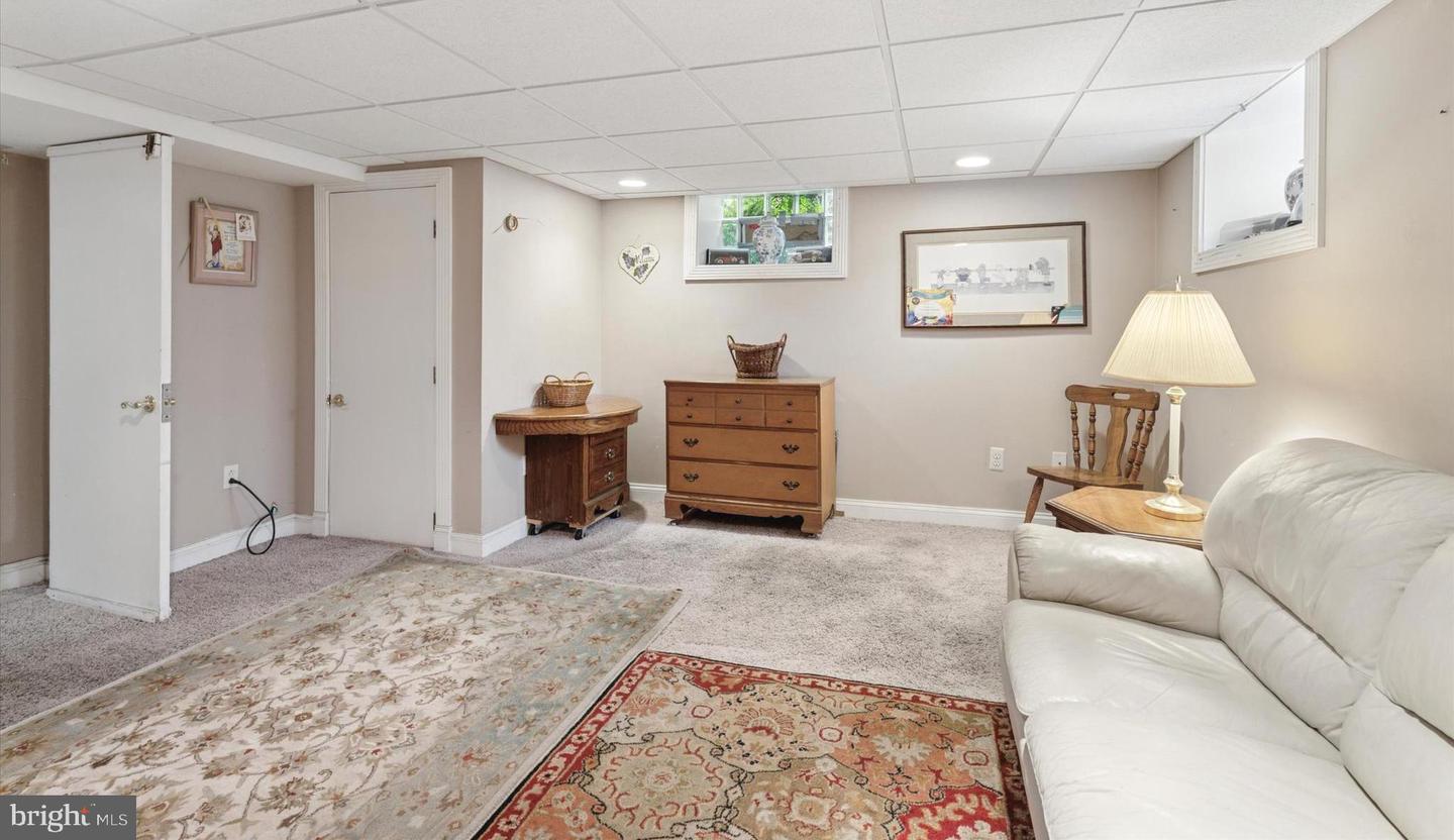 4937 Woodland Ave