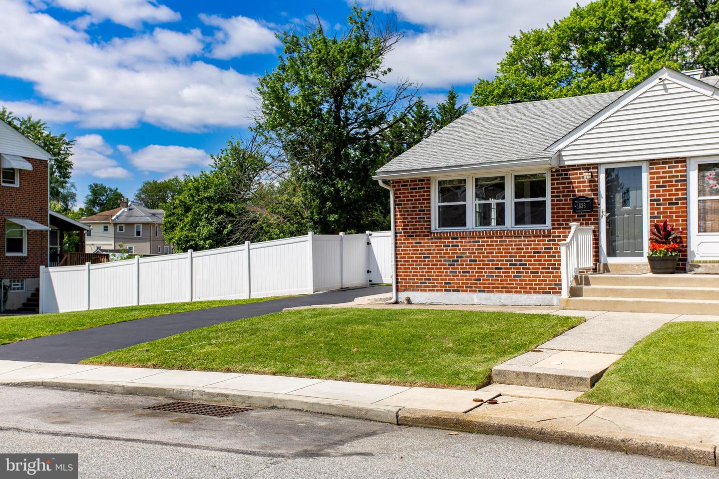 1636 Adams Ave