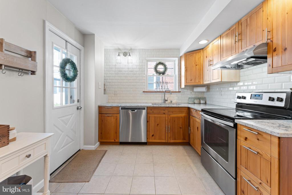 812 E Haverford Rd