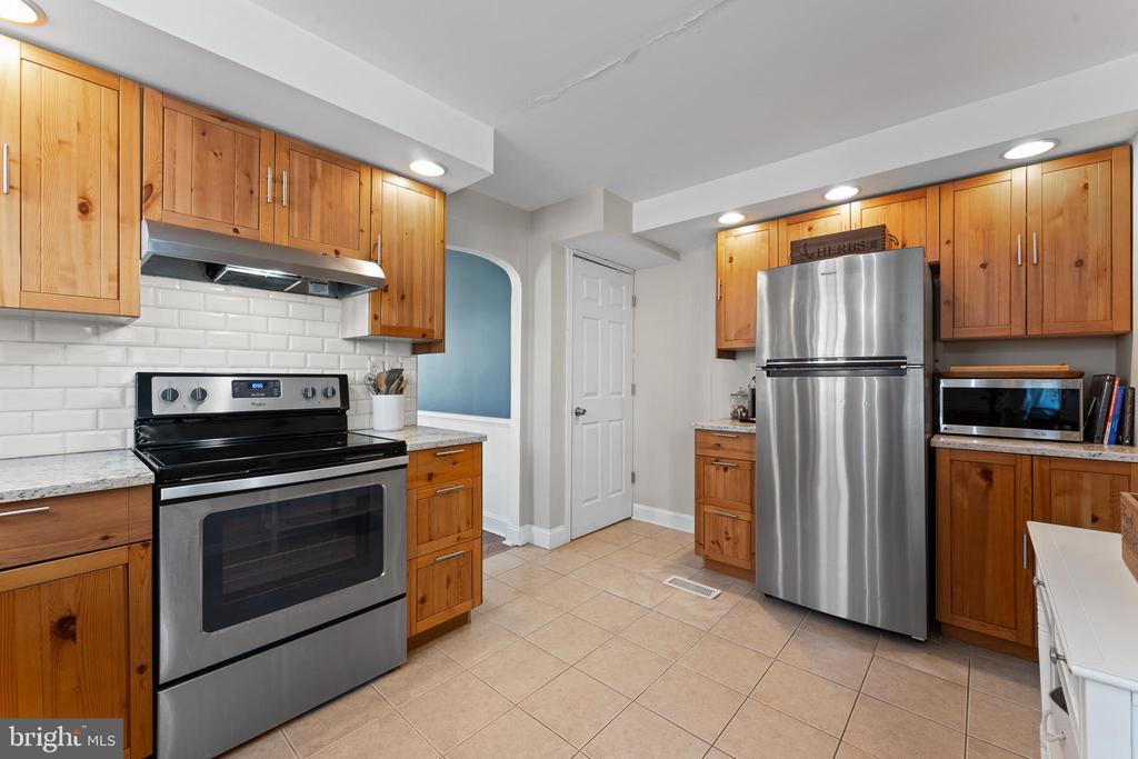 812 E Haverford Rd