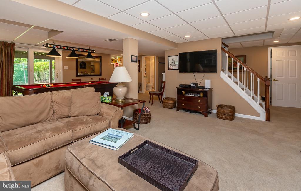 412 Walnut Hill Ln
