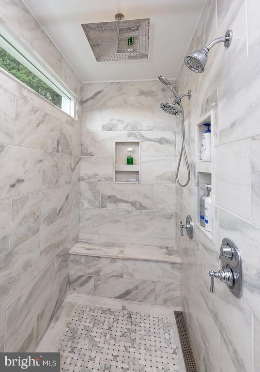 412 Walnut Hill Ln
