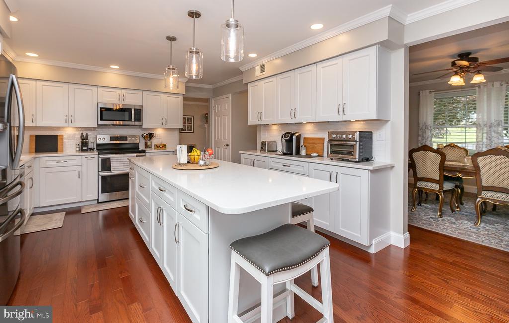 412 Walnut Hill Ln