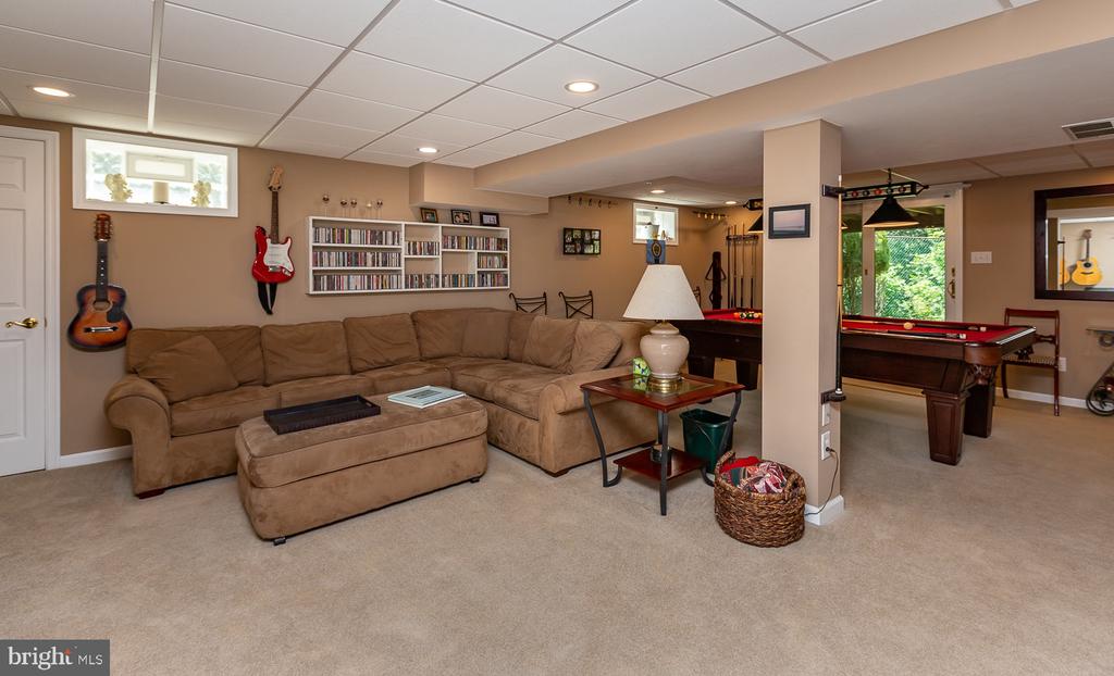 412 Walnut Hill Ln