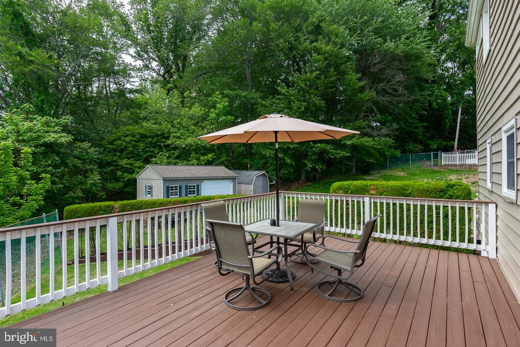 412 Walnut Hill Ln