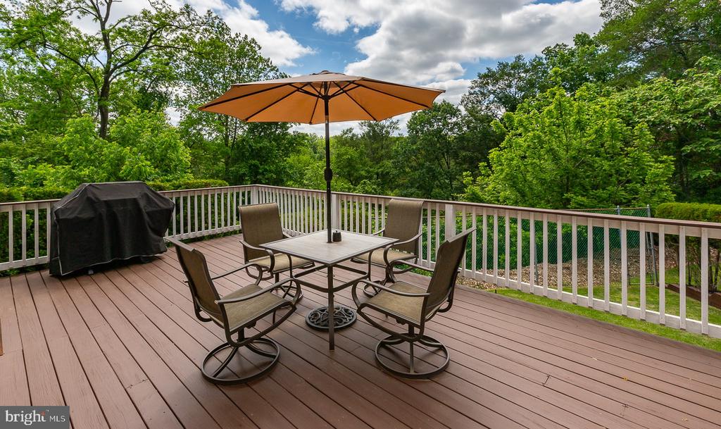 412 Walnut Hill Ln