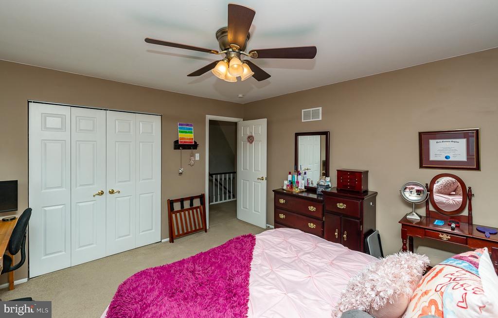 412 Walnut Hill Ln