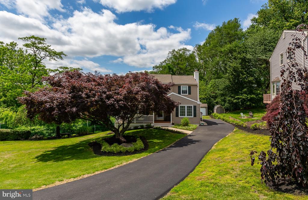 412 Walnut Hill Ln