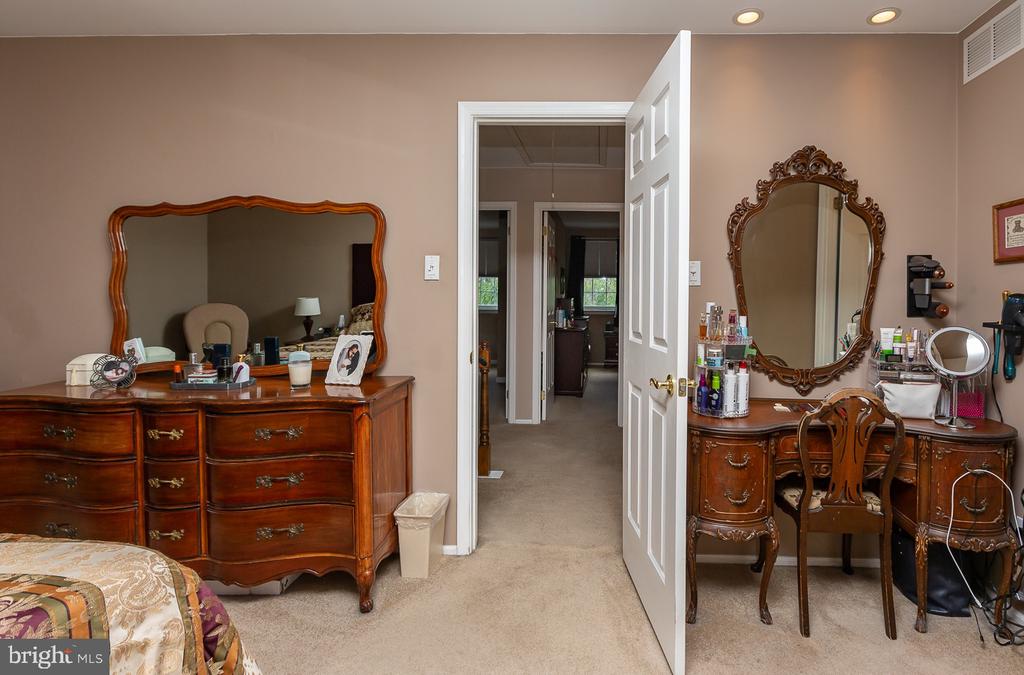 412 Walnut Hill Ln