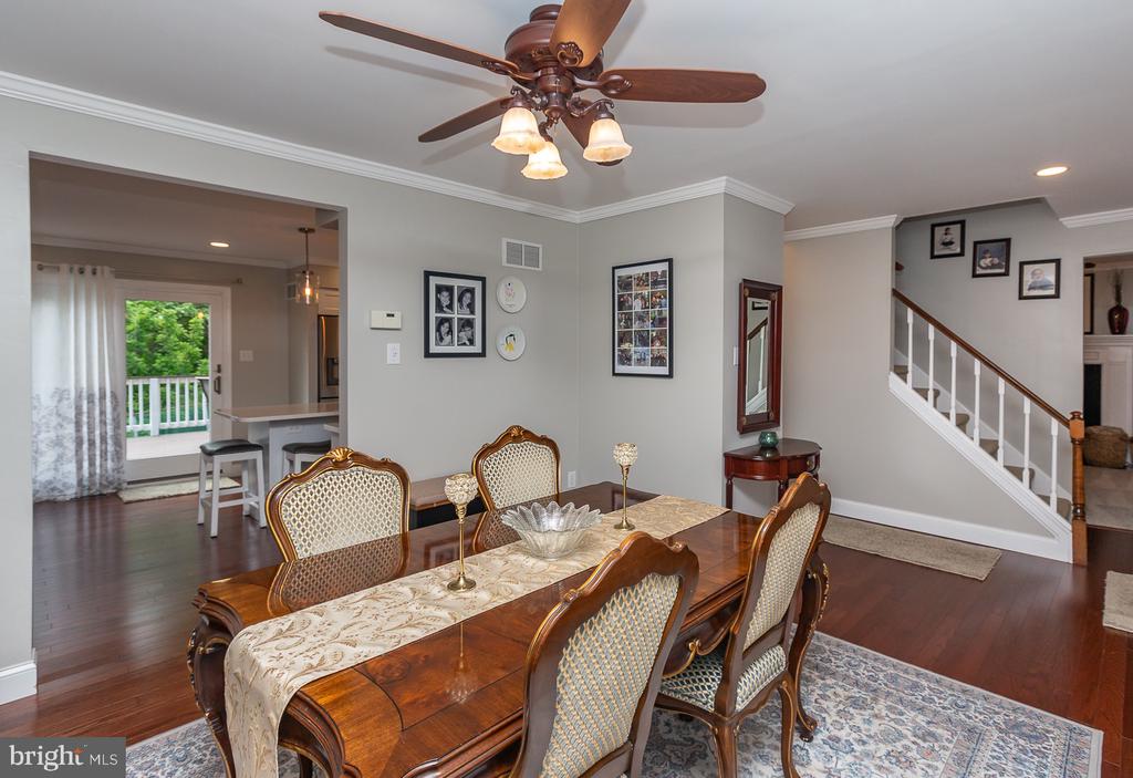 412 Walnut Hill Ln