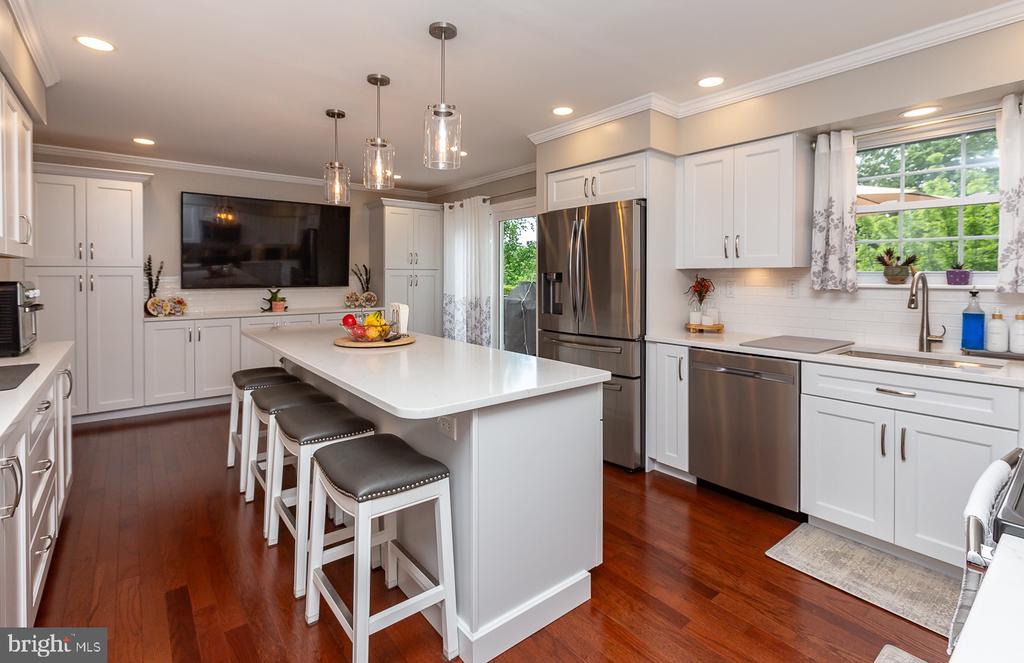 412 Walnut Hill Ln