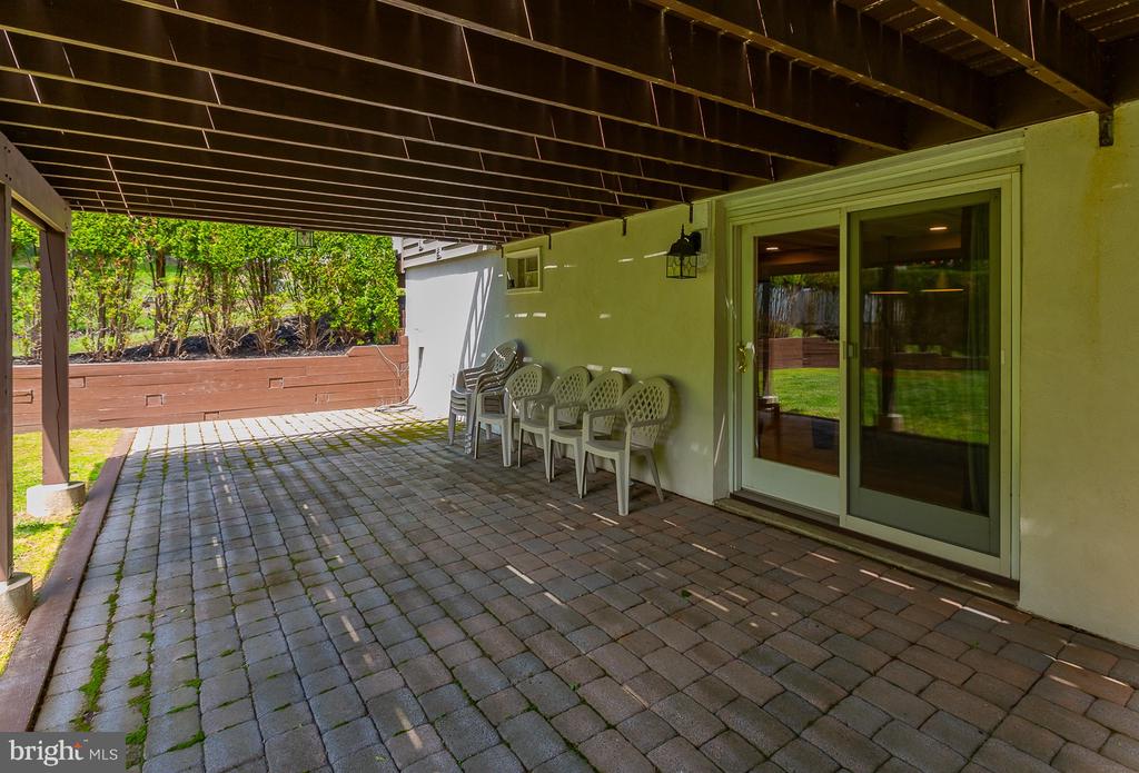 412 Walnut Hill Ln