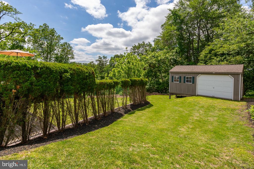 412 Walnut Hill Ln