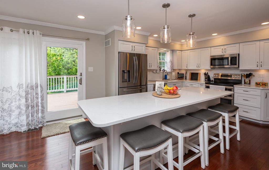 412 Walnut Hill Ln