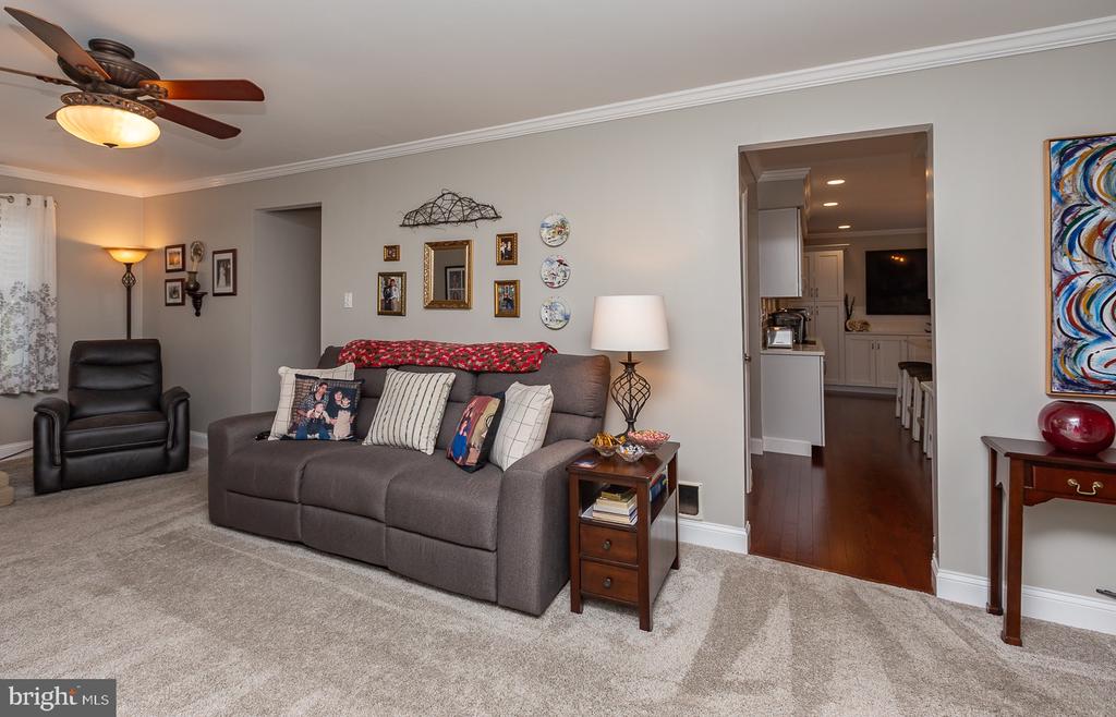 412 Walnut Hill Ln