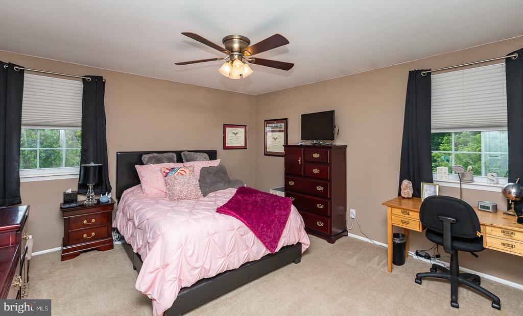 412 Walnut Hill Ln