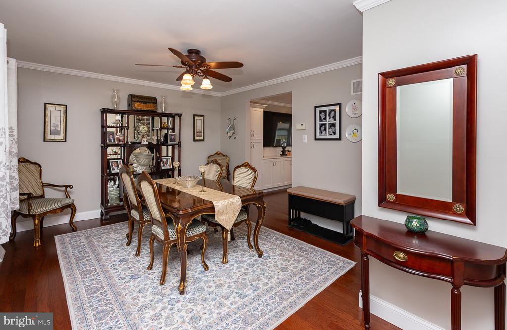 412 Walnut Hill Ln