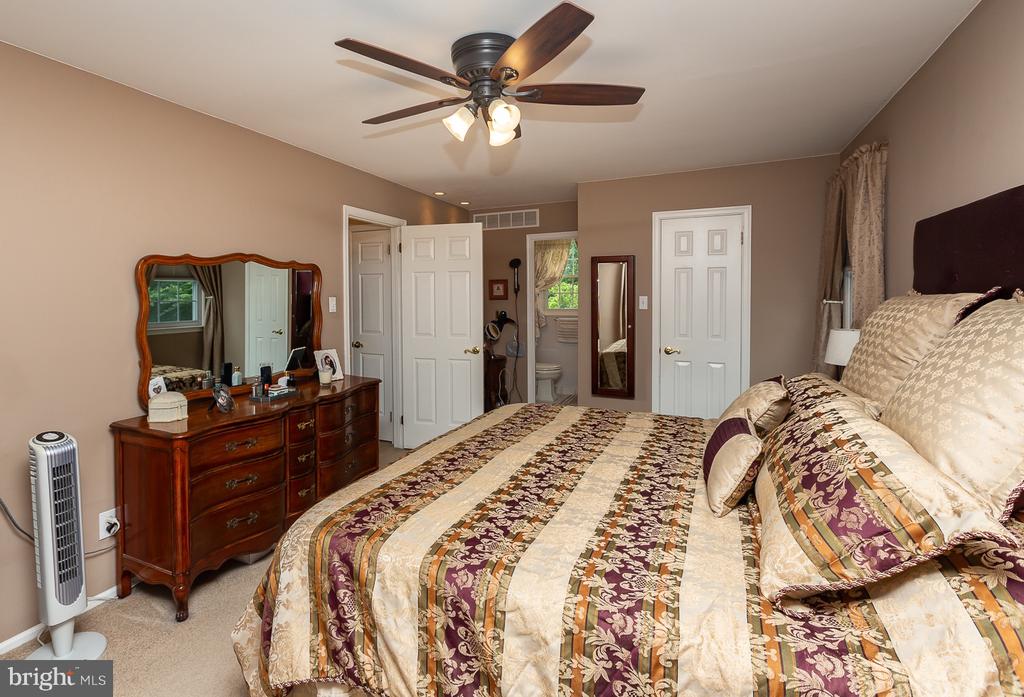412 Walnut Hill Ln