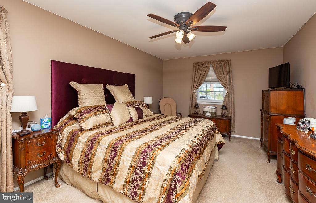 412 Walnut Hill Ln