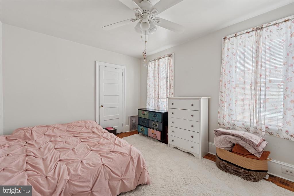 16 W Langhorne Ave