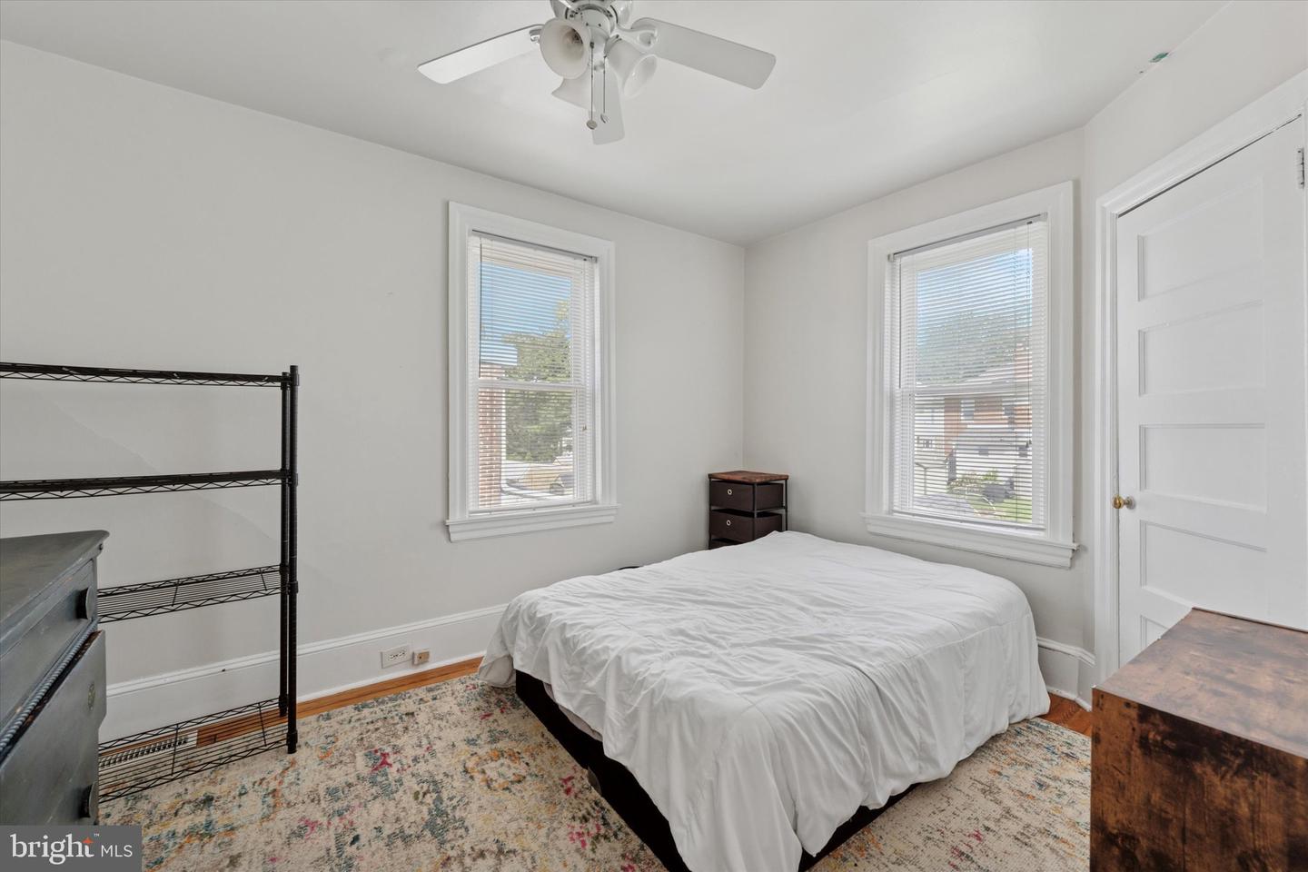 16 W Langhorne Ave
