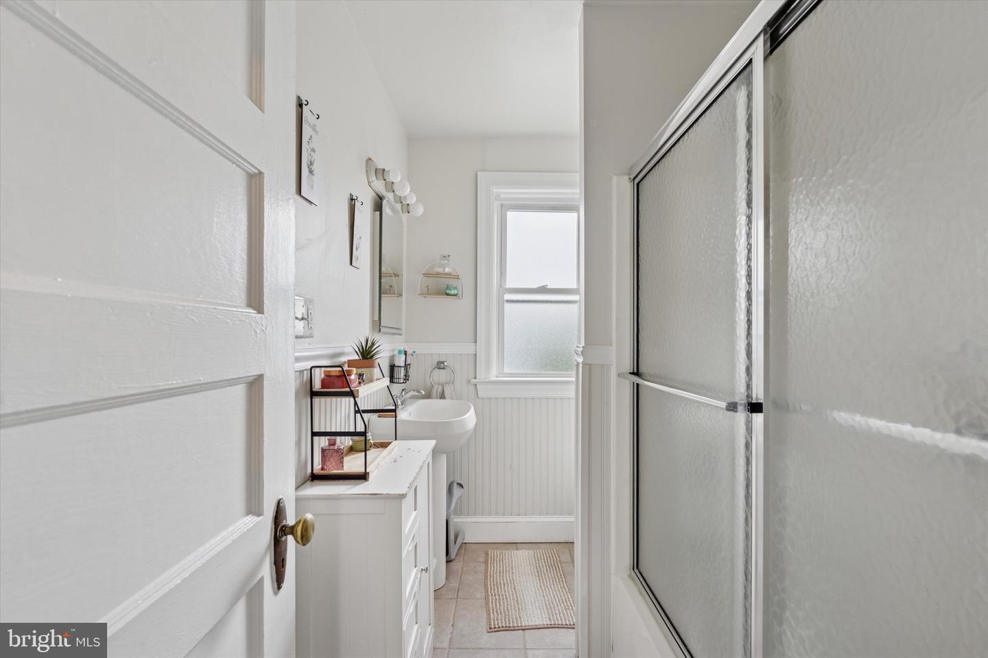 16 W Langhorne Ave