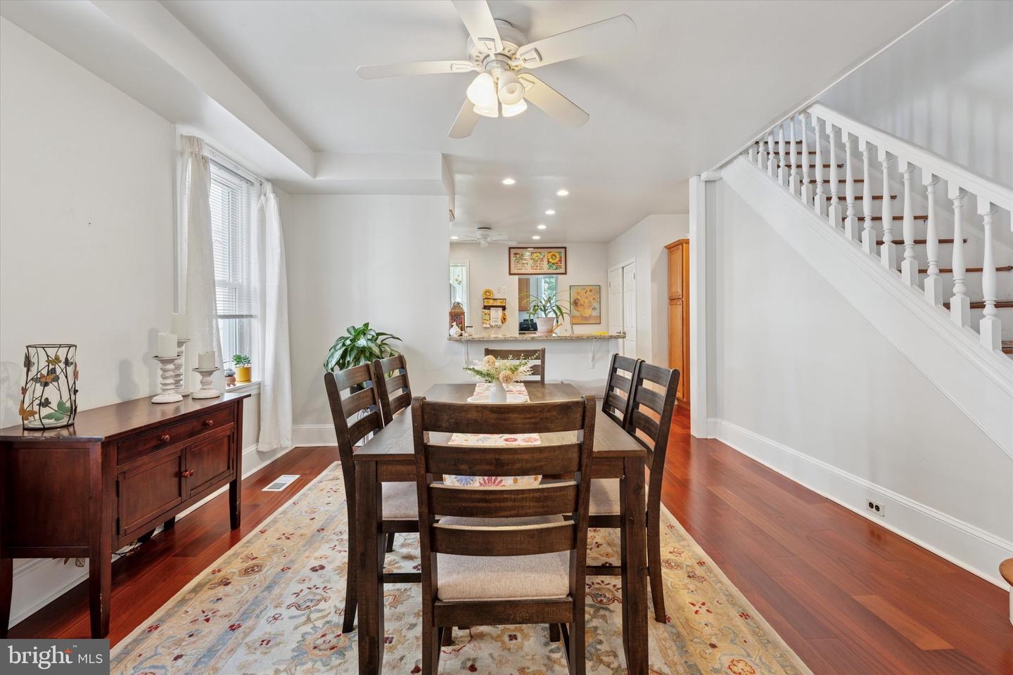 16 W Langhorne Ave