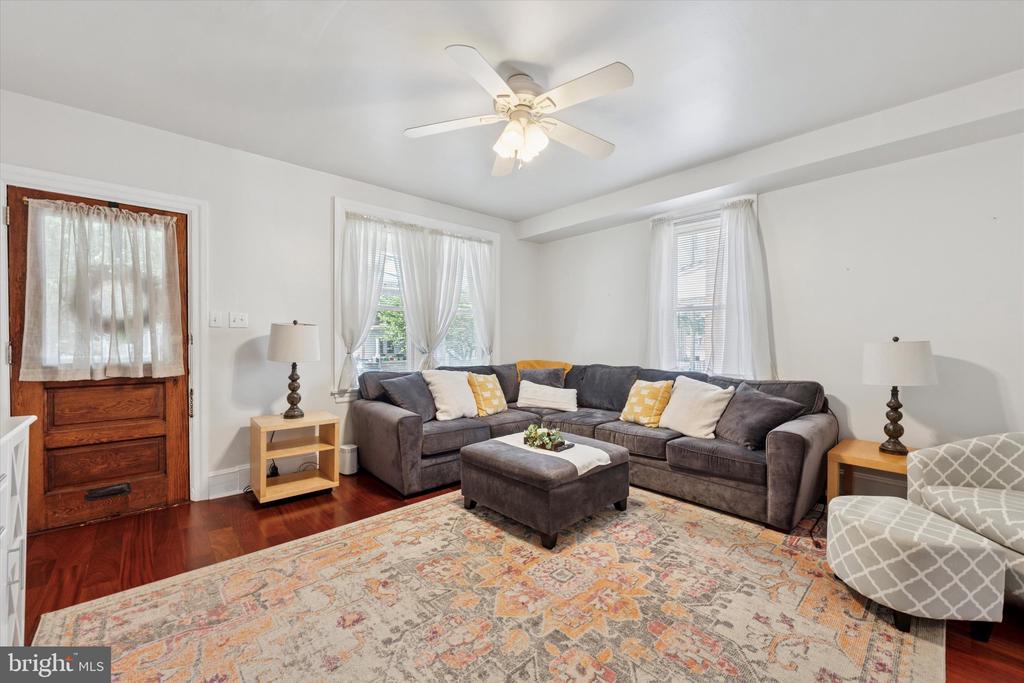 16 W Langhorne Ave