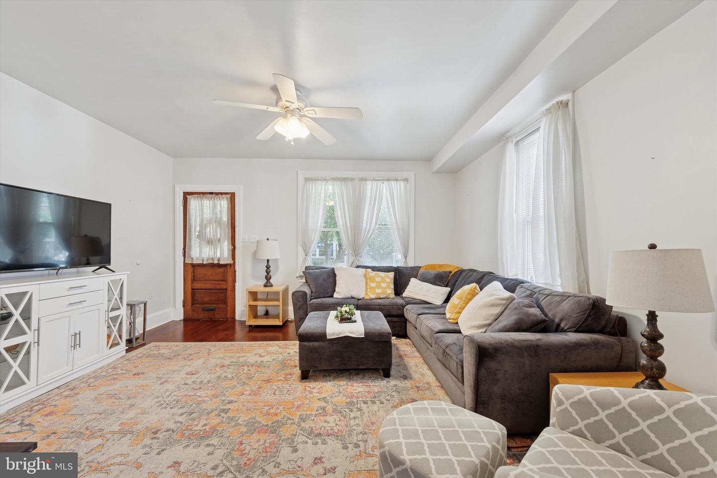 16 W Langhorne Ave