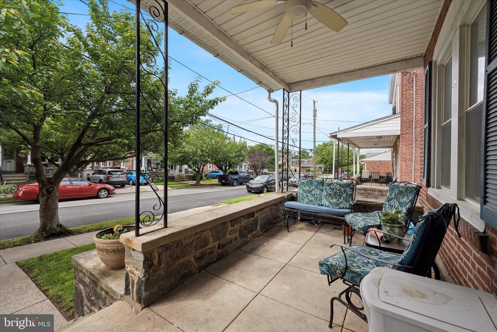 16 W Langhorne Ave