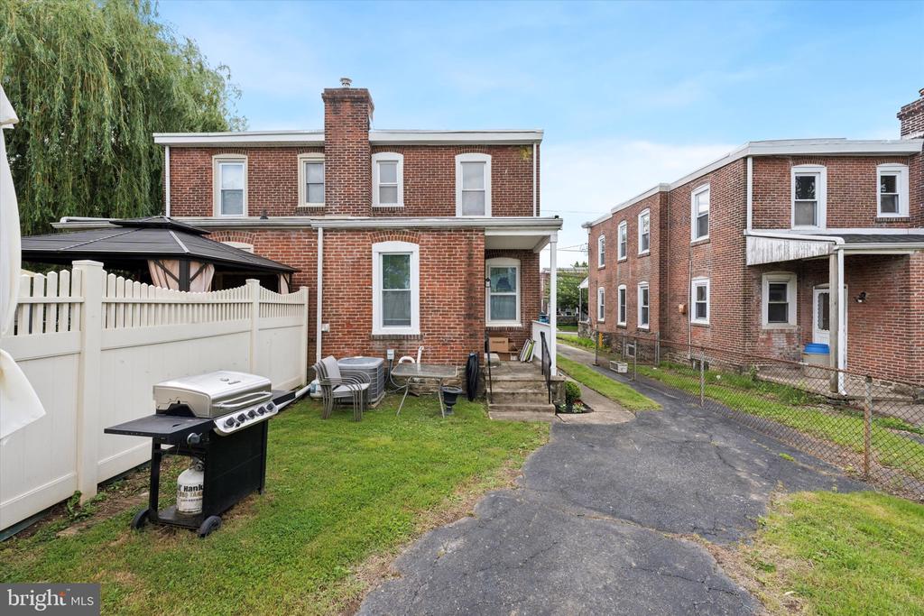 16 W Langhorne Ave