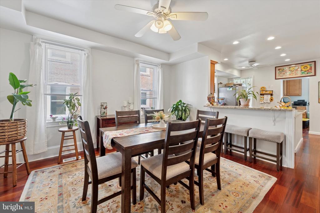 16 W Langhorne Ave
