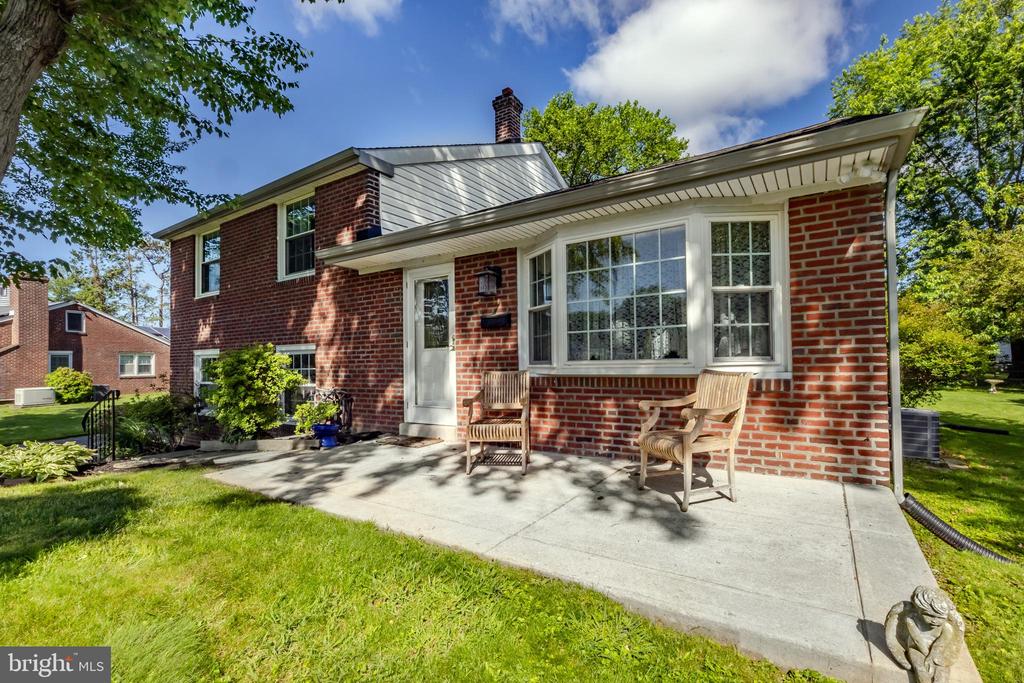 105 Lombardy Dr