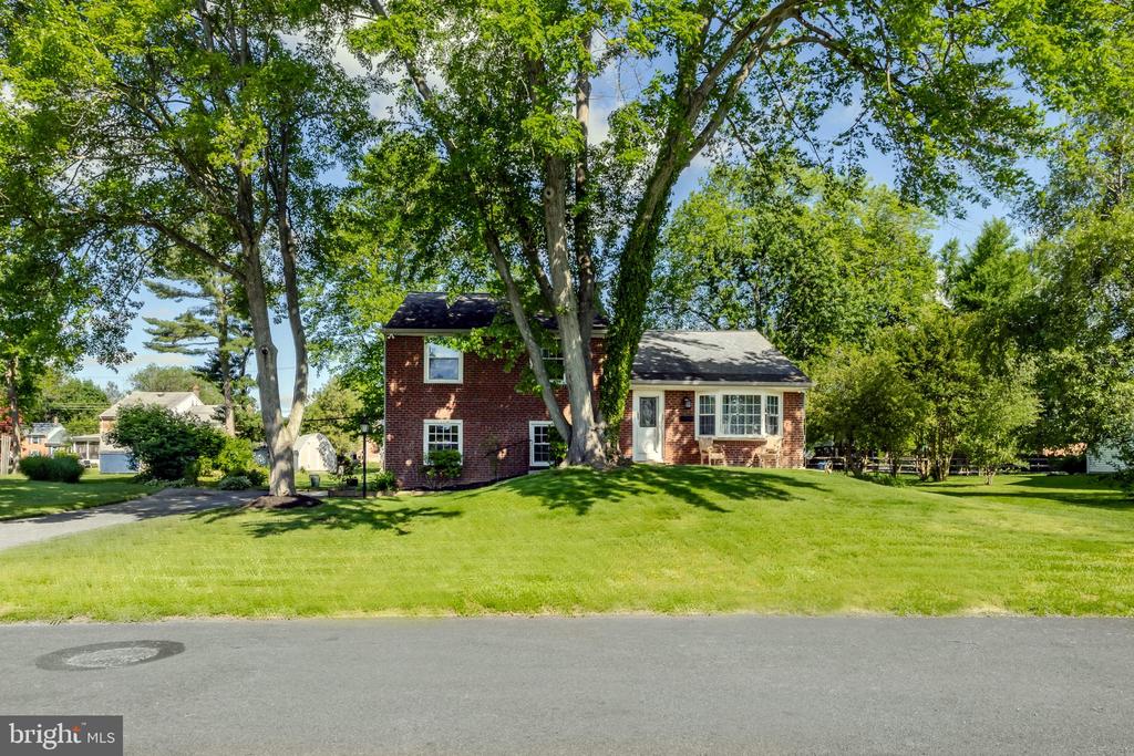 105 Lombardy Dr