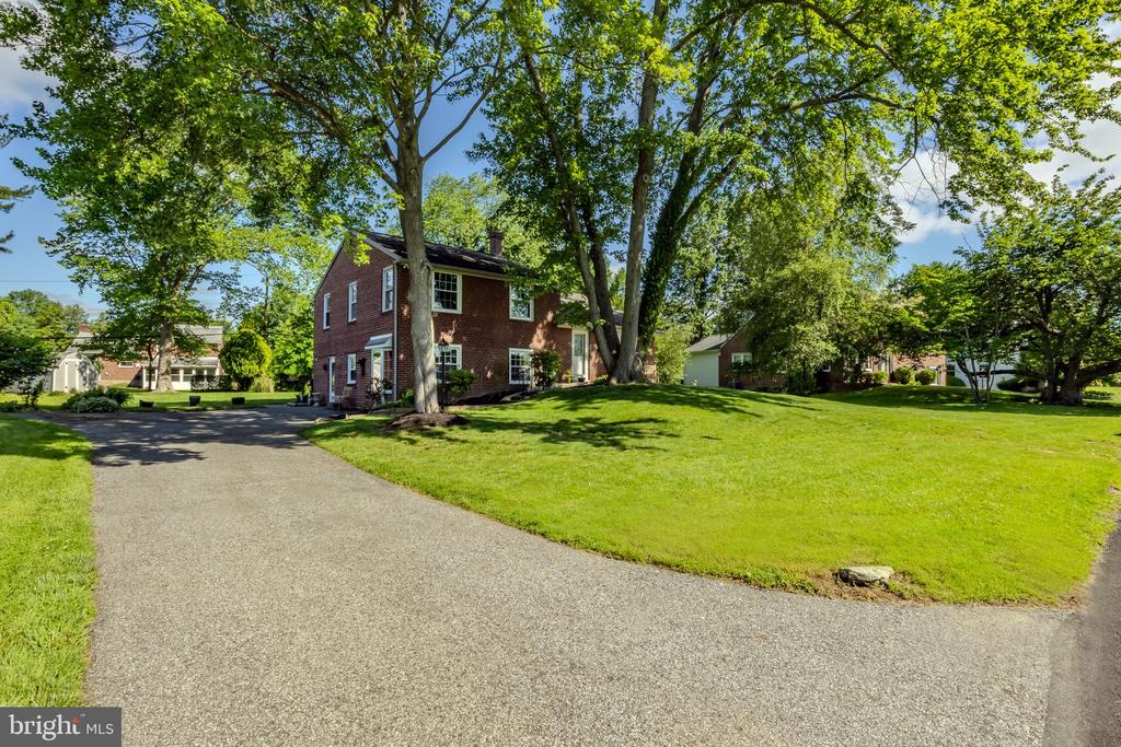 105 Lombardy Dr