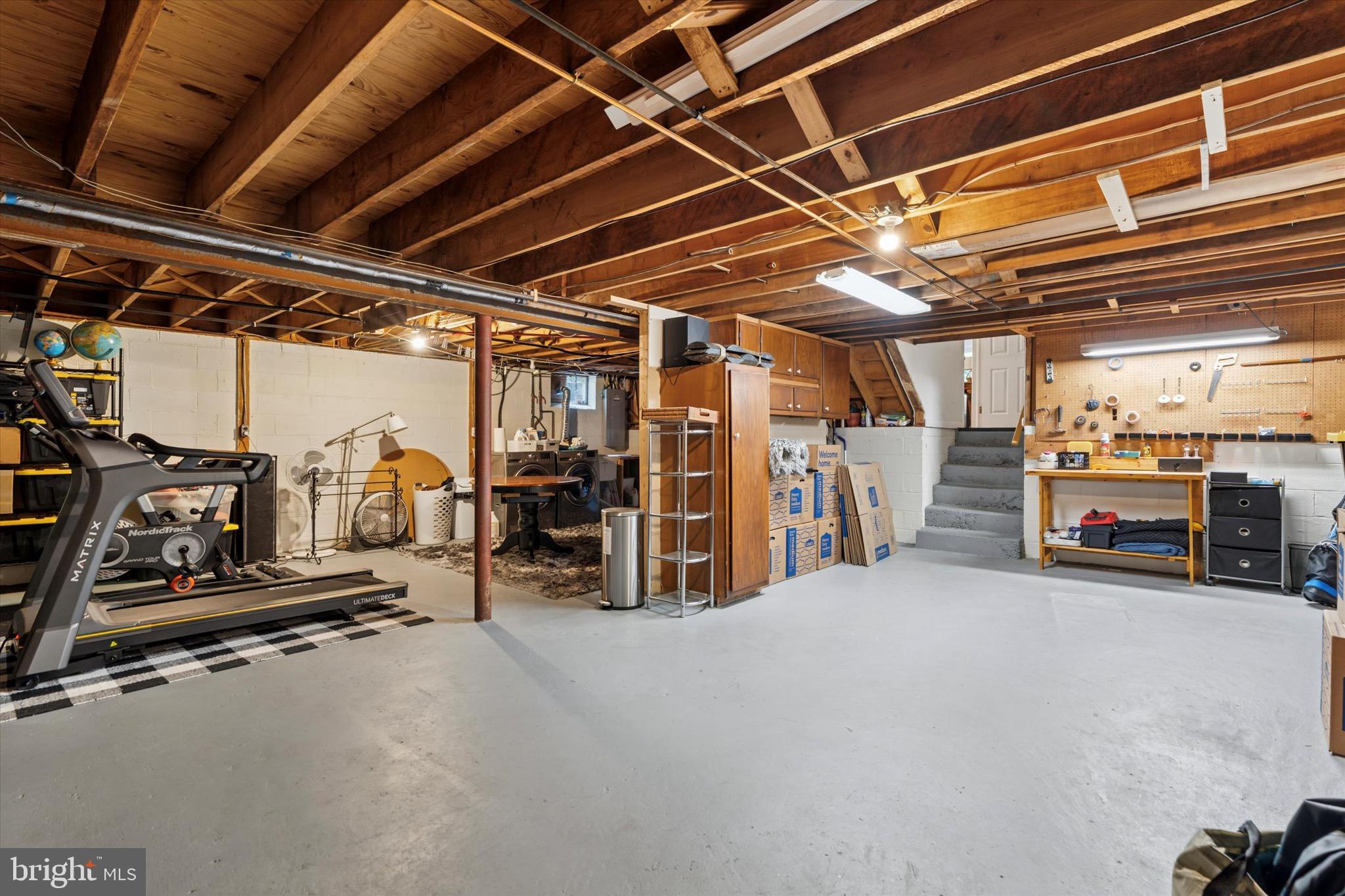 10 W Possum Hollow Rd