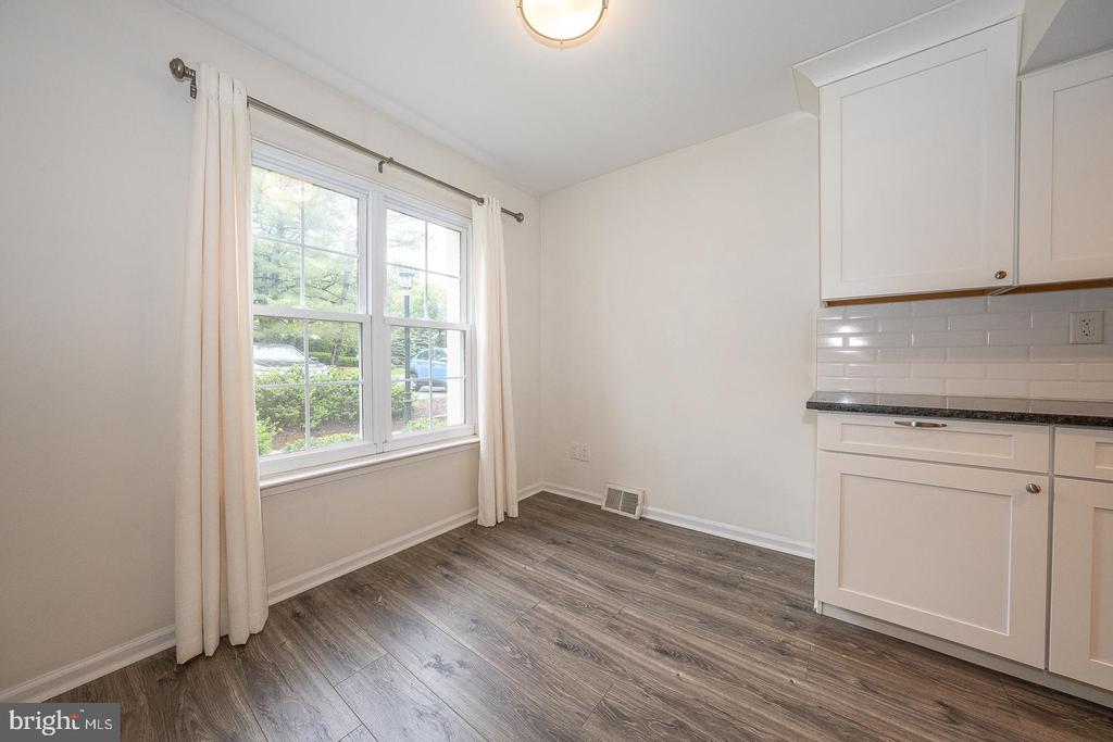 1380 Putnam Blvd #4