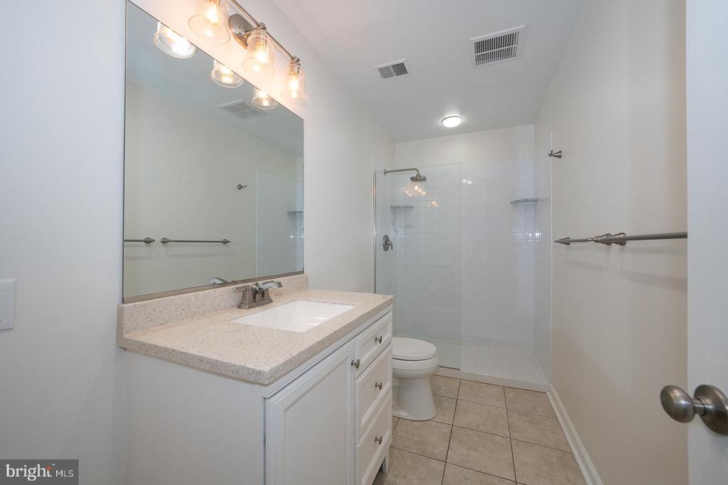 1380 Putnam Blvd #4