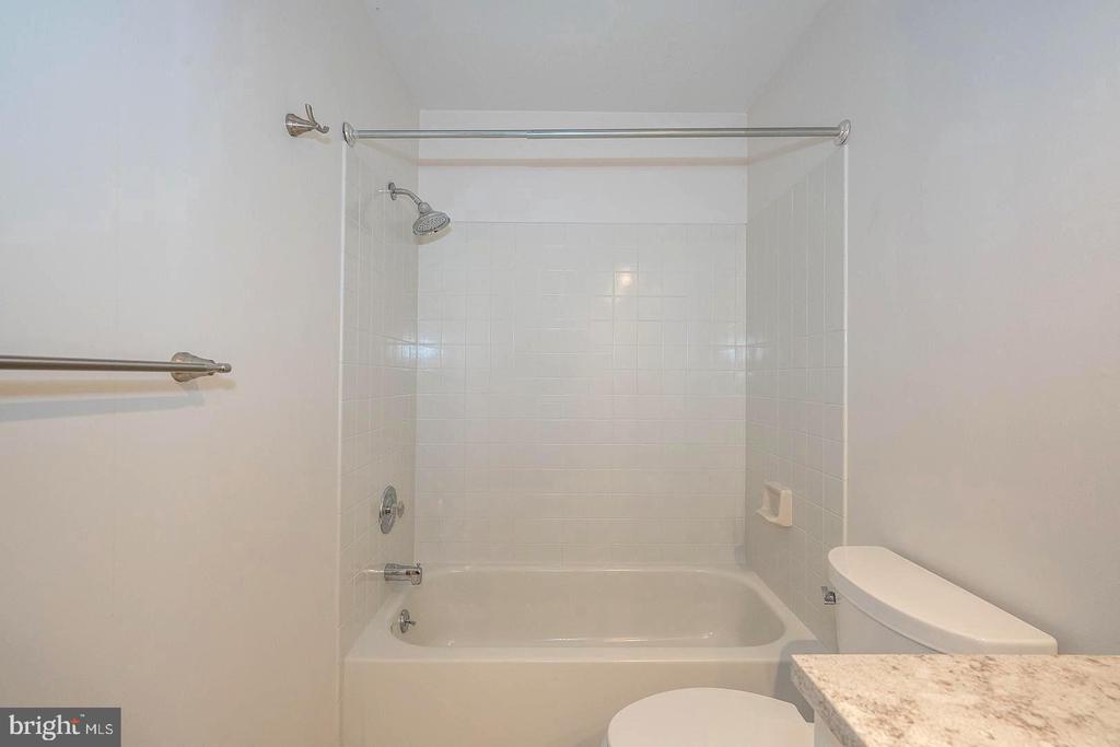 1380 Putnam Blvd #4