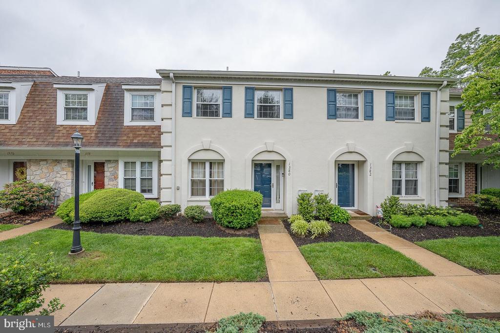1380 Putnam Blvd #4